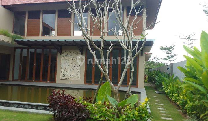 Villa dua lantai dengan lokasi strategis  2