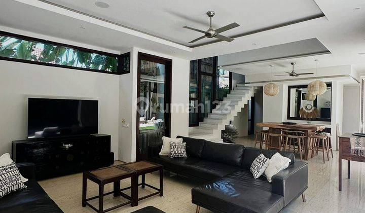 Villa dua lantai dengan full furnish dan kolam renang 2