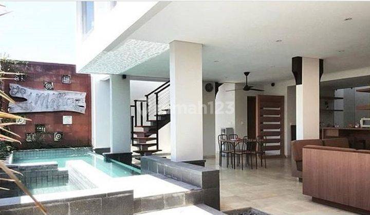 (66). Villa dengan dua lantai dan kolam renang 1