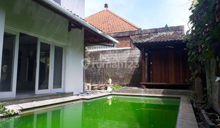 (72). Kerobokan area villa with garden and pool facilities 1