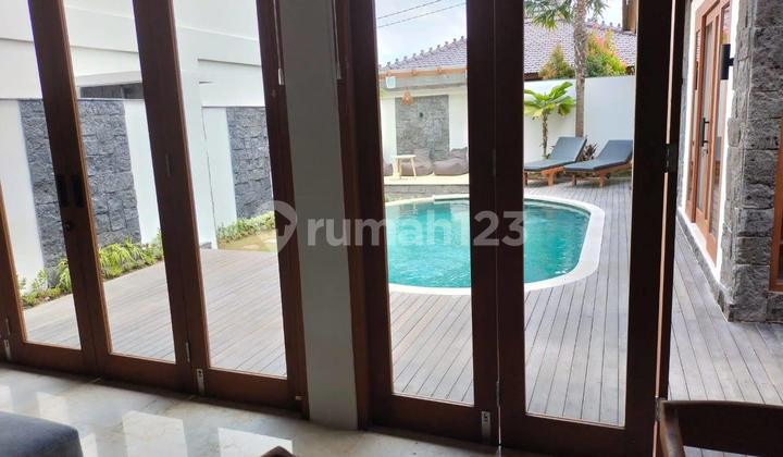 Villa Strategically Located Comfortably Close to Public Facilities, Tibubeneng