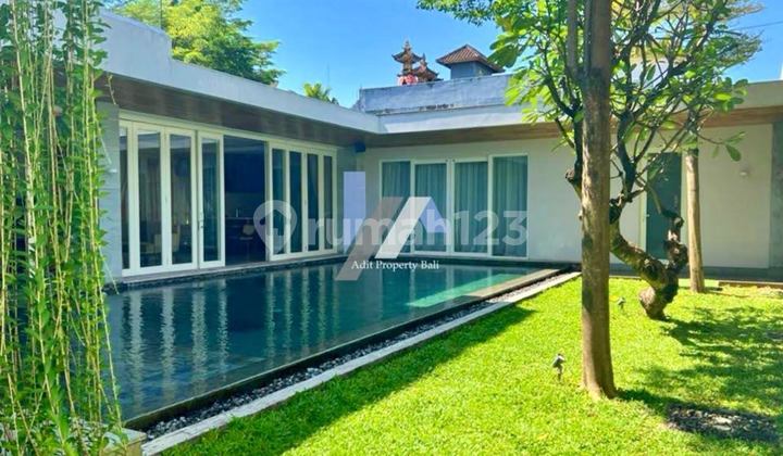 MODERN VILLA WITH STRATEGIC LOCATION AND GARDEN IN SEMINYAK