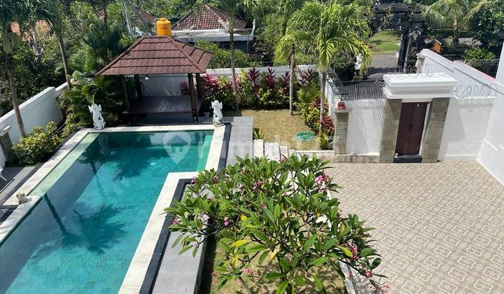 RUMAH FURNISHED DENGAN KOLAM RENANG BLONG BIDADARI JIMBARAN, BALI