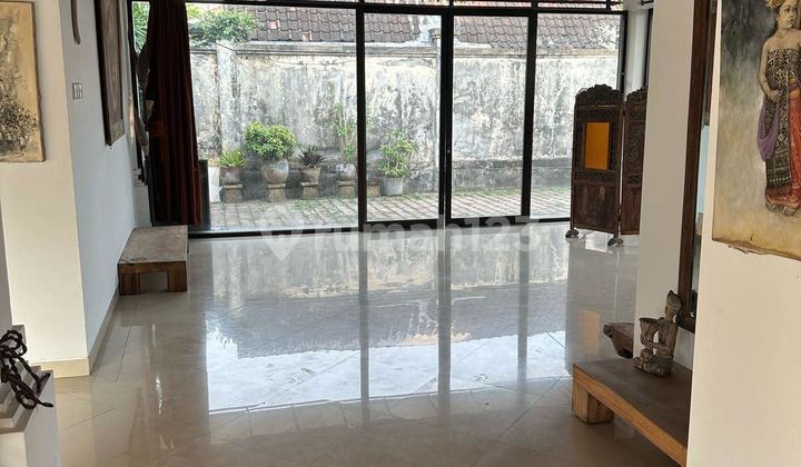 Villa New Building Complete Facilities Strategic Location in Padonan