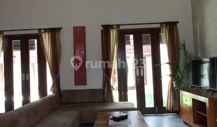 Villa Complete with Parking Area Strategic Location in Seminyak Villa Complete with Parking Area Strategic Location in Seminyak