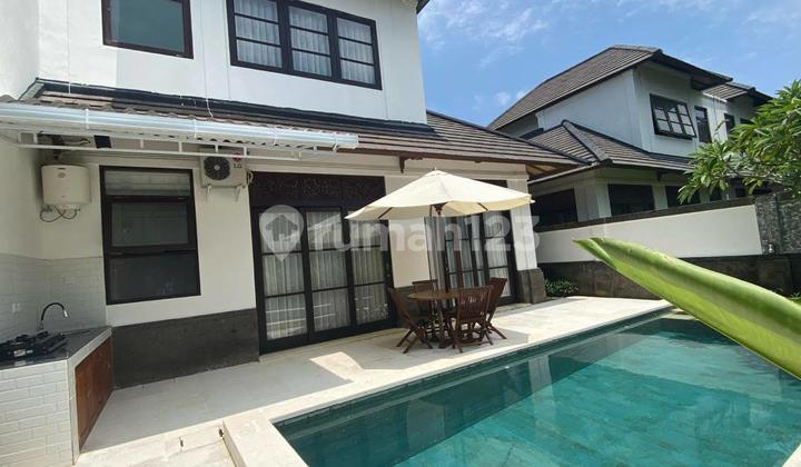VILLA DEKAT PANTAI TEGAL WANGI DENGAN KOLAM RENANG DI JIMBARAN
