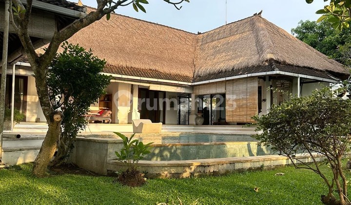 Villa New Building Complete Facilities Strategic Location in Padonan