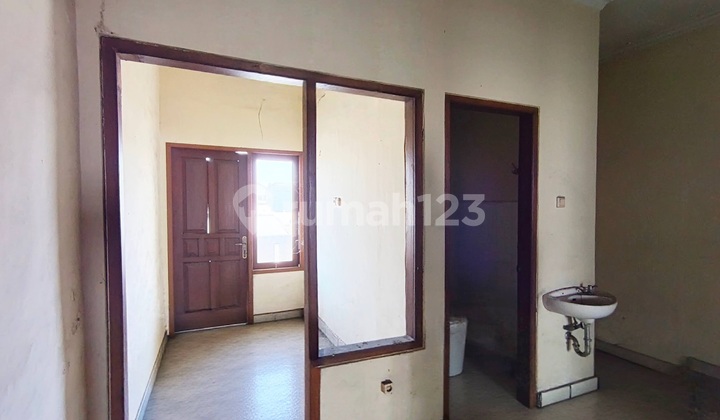 Ready-to-Occupy Shop House on Jalan Cargo Permai, North Denpasar 2
