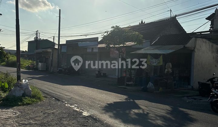Strategic 2-Story Shophouse by the Main Road in Munggu 2