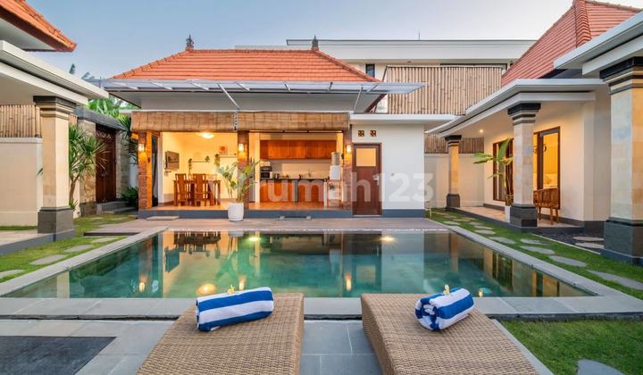 VILLA MEWAH STRATEGIS FURNISH KOLAM RENANG DEKAT PANTAI, PADONAN