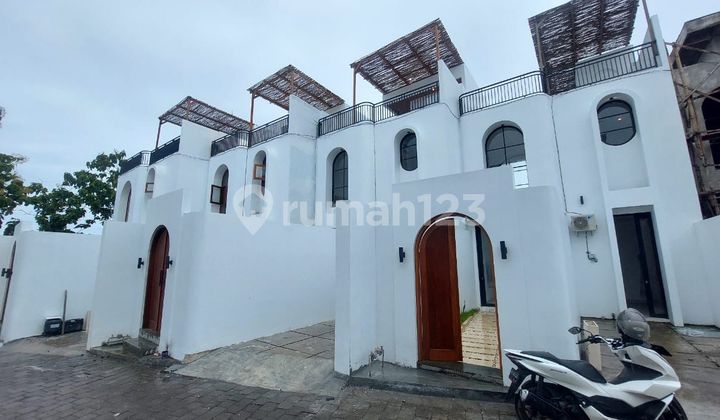 Villa Lengkap dengan Rooftop Kolam Renang Lokasi Premium Jimbaran Villa Lengkap dengan Rooftop Kolam Renang Lokasi Premium Jimbaran