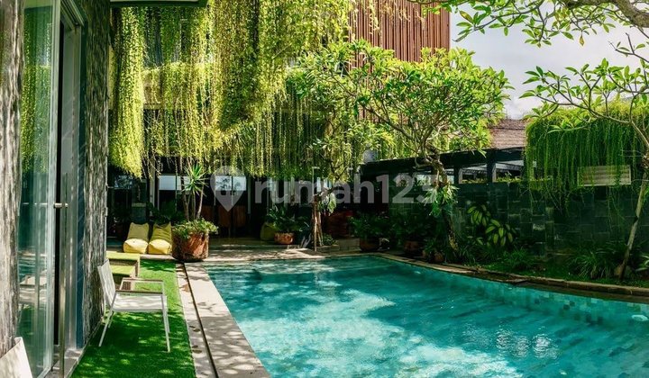Luxury 4-Story Villa with High-Speed Internet Near Beach in Canggu Luxury 4-Story Villa with High-Speed Internet Near Beach in Canggu