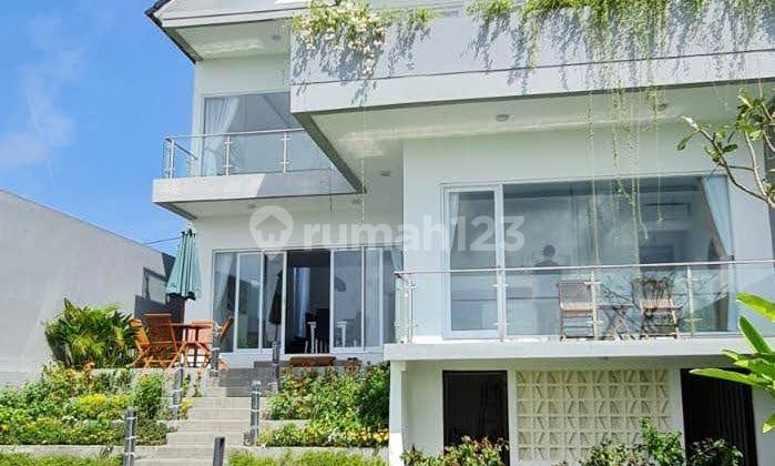 Villa Puri Gading with Sea and Mountain Views Near the Beach in Ungasan