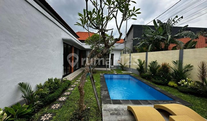 Villa Strategic Location and Comfortable Complete Facilities in Tibubeneng