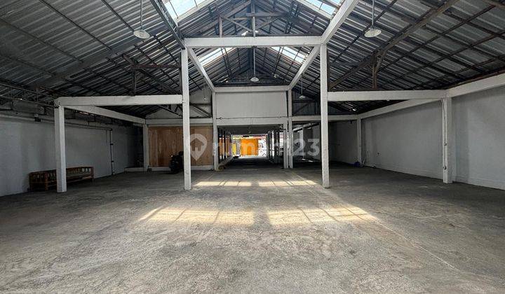 (8). One floor warehouse for rent, roadside position 1