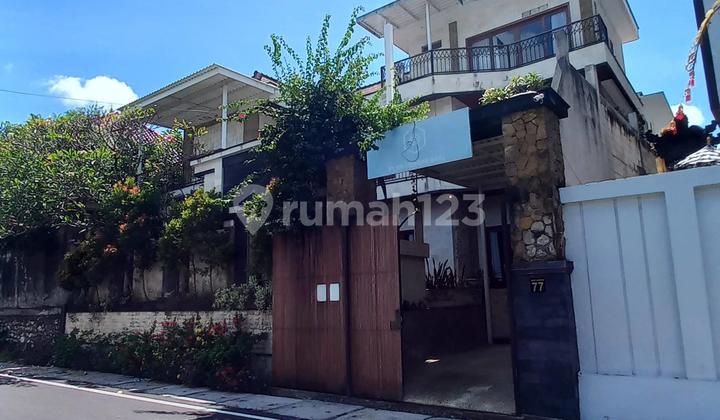 VILLA FURNISHED 3 LANTAI DENGAN KOLAM RENANG DI LEGIAN