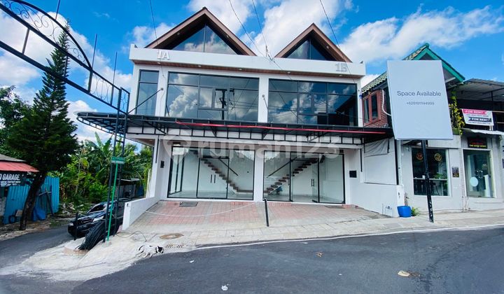 Ruko 2 Unit dan 2 Lantai Posisi Hook Strategis di Canggu Ruko 2 Unit dan 2 Lantai Posisi Hook Strategis di Canggu