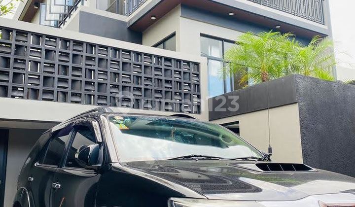 Villa dengan Rooftop View Laut dan Gwk di Ungasan