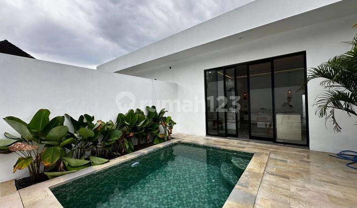 Villa with Full Facilities, Privacy, and Strategic Location in Padonan Villa with Full Facilities, Privacy, and Strategic Location in Padonan