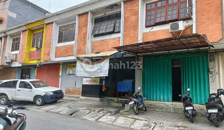 (3). Shophouse for sale on the side of the road, suitable for business 1