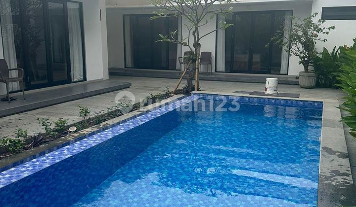Villa Baru dan Modern Lengkap Strategis Dekat Pantai di Seminyak