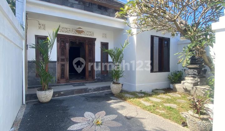 Villa Furnished Dekat Canggu Club, Pantai Stratetgis di Canggu