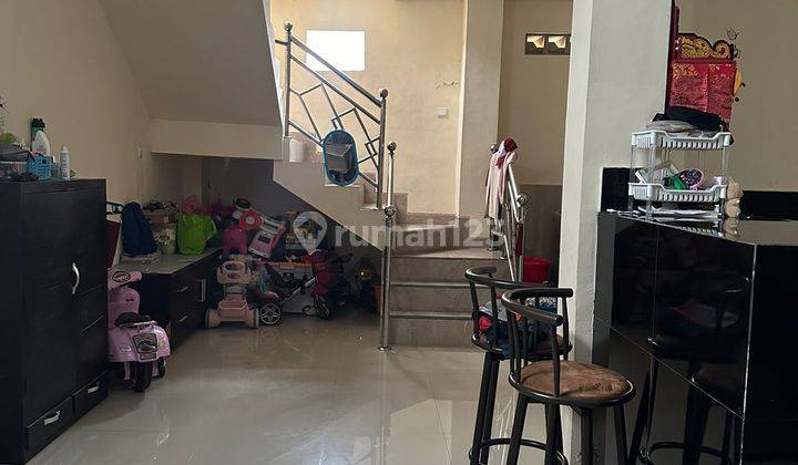 (102). Dijual Rumah Dua Lantai Dengan Semi Furnish 2