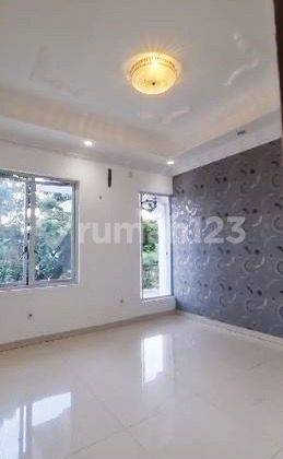 Dijual Rumah 4 Lantai SHM di Nusa Loka BSD City Sektor 14.5 2