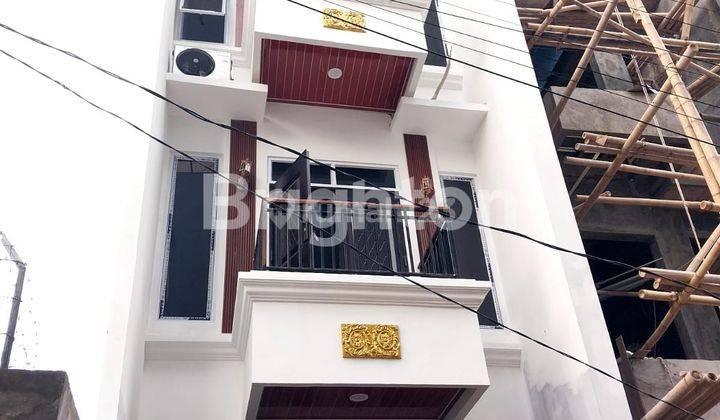 Rumah 3 Lantai Brand New, Lokasi Premium di Duri Kepa Jakarta Barat! 1