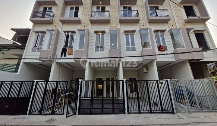 Rumah Baru Taman Ratu Full Furnish 4 Lantai, Shm, Jakarta Barat 1