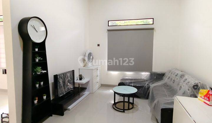 Rumah Hoek Rapi Bagus Full Furnised,kamar 3 Tinggal Bawa Koper 2