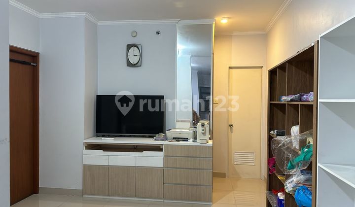 Ready-to-Occupy Mediterranean Apartment, Middle Floor, South-Facing Ready-to-Occupy Mediterranean Apartment, Middle Floor, South-Facing