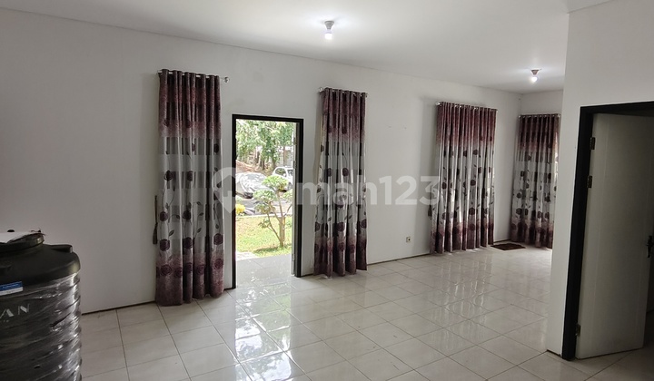 Rumah Lingkungan Adem Sejuk,Hadap Timur, Br 4+1