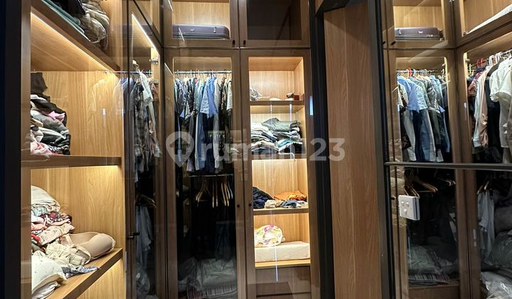 For Sale House In Vanya Park Semi Furnished 2