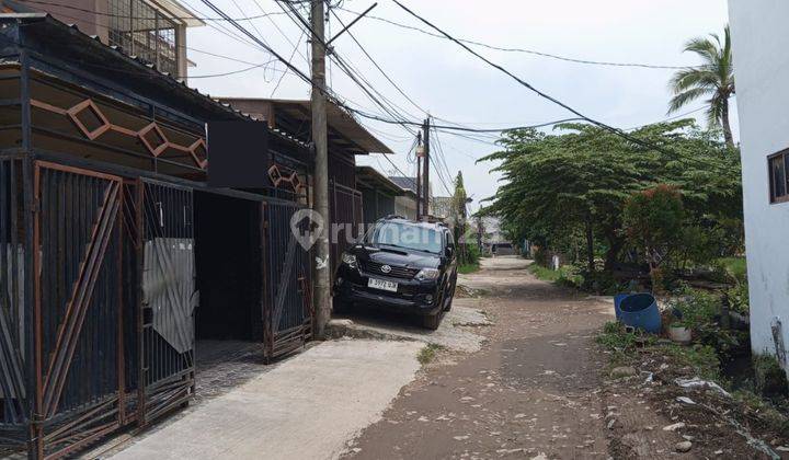tampak depan dijual rumah siap huni villa