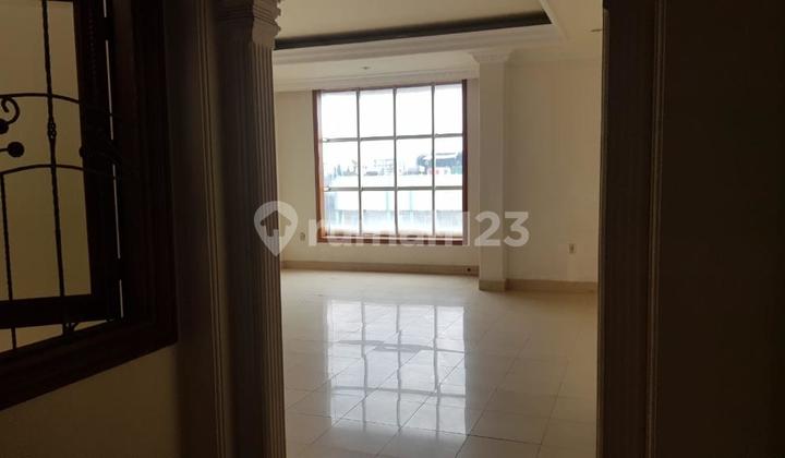 Good Shop House Combined with Residence in West Jakarta, Busy Area, DKI Plot 243.0 m² Semi Furnished, Freehold Certificate 2