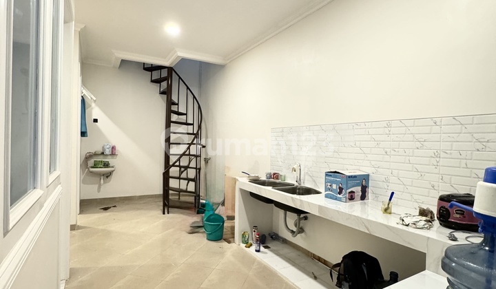 Rumah Taman Kedoya Baru Residence Semi Furnish Full Renov Luas 2