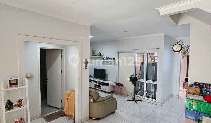 The House is Renovated Neatly, Azalea Cluster, Gading Serpong, Friendly Negotiable Price, Close to Everywhere, Good House with SHM in Gading Serpong. 2