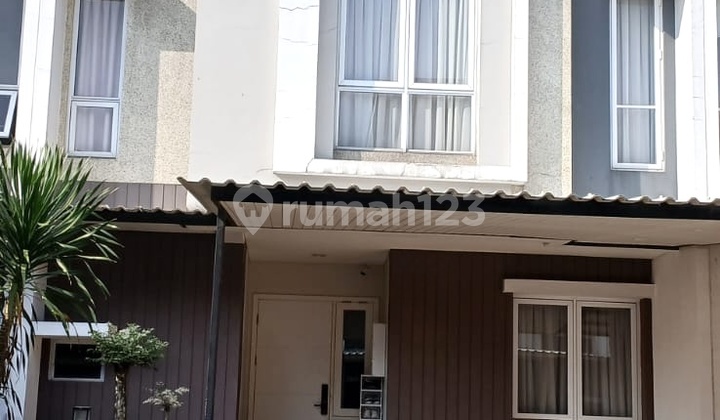 House in Rossini Symphonia Cluster, Gading Serpong, Already Well Renovated.