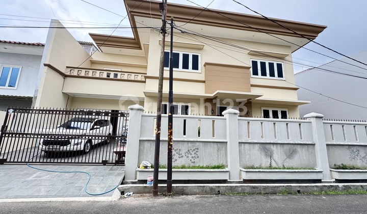 Rumah Taman Kedoya Baru Residence Semi Furnish Full Renov Luas