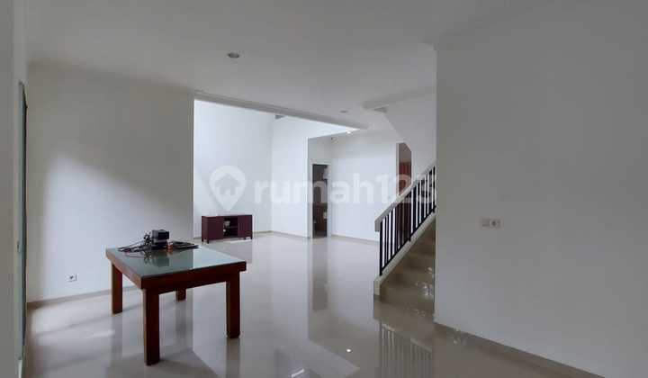 Home in Alam Sutera Renata Comfortable Excellent Strategic Residence Close to Everything. 2