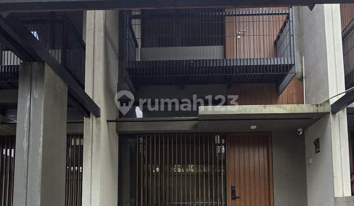 Ready to Move In Fully Furnished House at Fleekhaus BSD, Nice House in BSD with SHM. Ready to Move In Fully Furnished House at Fleekhaus BSD, Nice House in BSD with SHM.