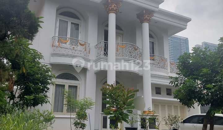 Rumah Mewah Selangkah Ke RS dan Mall Karawaci Taman Beverly Golf 