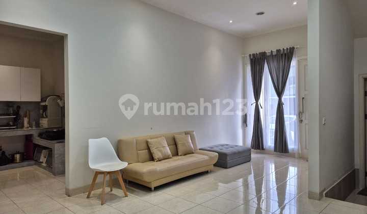 House in Spring Rapih, 10 Minutes to Summarecon Serpong Mall. 2