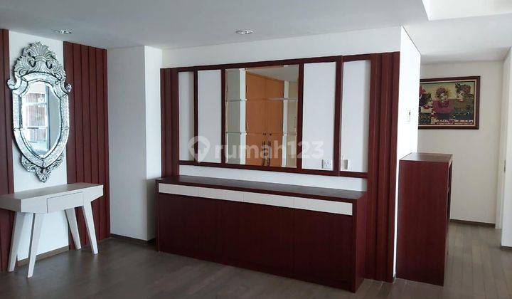  Apartemen Verde 3 Kamar Tidur Bagus Furnished 2