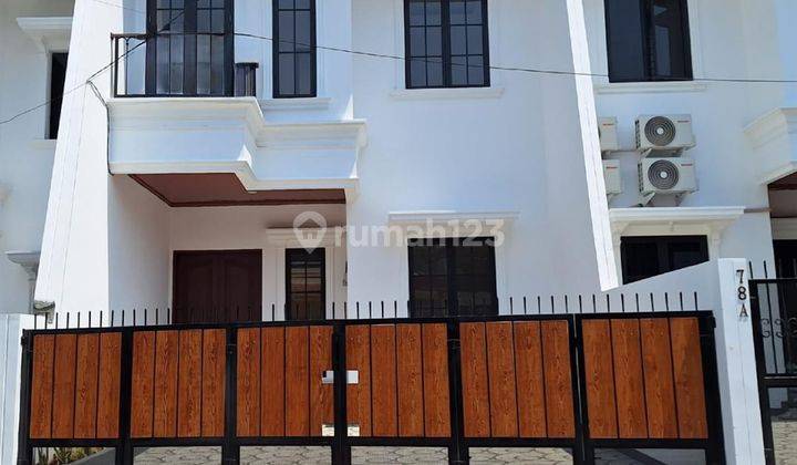 Rumah Baru Mewah 2 Lantai Lokasi Strategis Pinggir Jalan 1