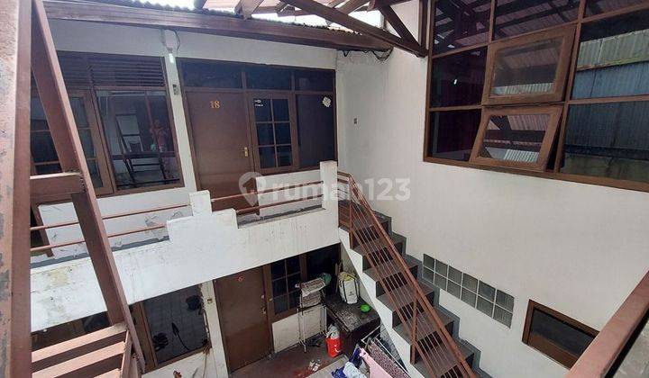 Rumah kost2an bangunan lama di mainroad Surya Sumantri 1