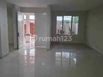 Selling House in Daan Mogot Baru-Tampak Siring