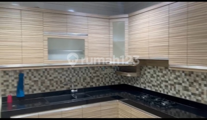 Disewakan Rumah Di Duta Garden 2,5 Lantai 1