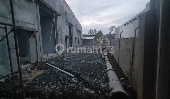 Warehouse for Rent on Daan Mogot Street